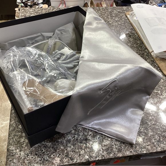 GIUSEPPE ZANOTTI 🇮🇹 WOMEN'S COMFORT SILVER LEATHER FASHION HEEL SANDALS - Picture 13 of 13